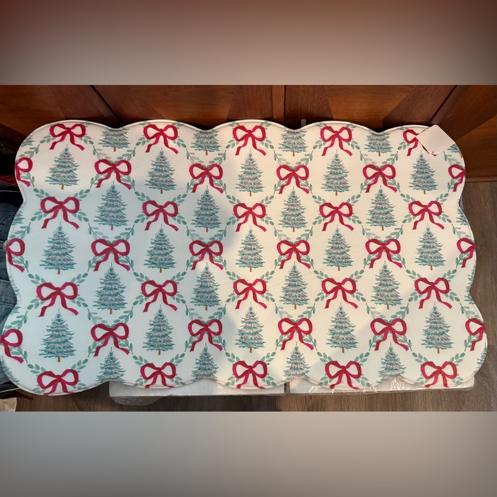 Pretty Christmas Tree & Red Bow Scalloped Kitchen Mat- NWT